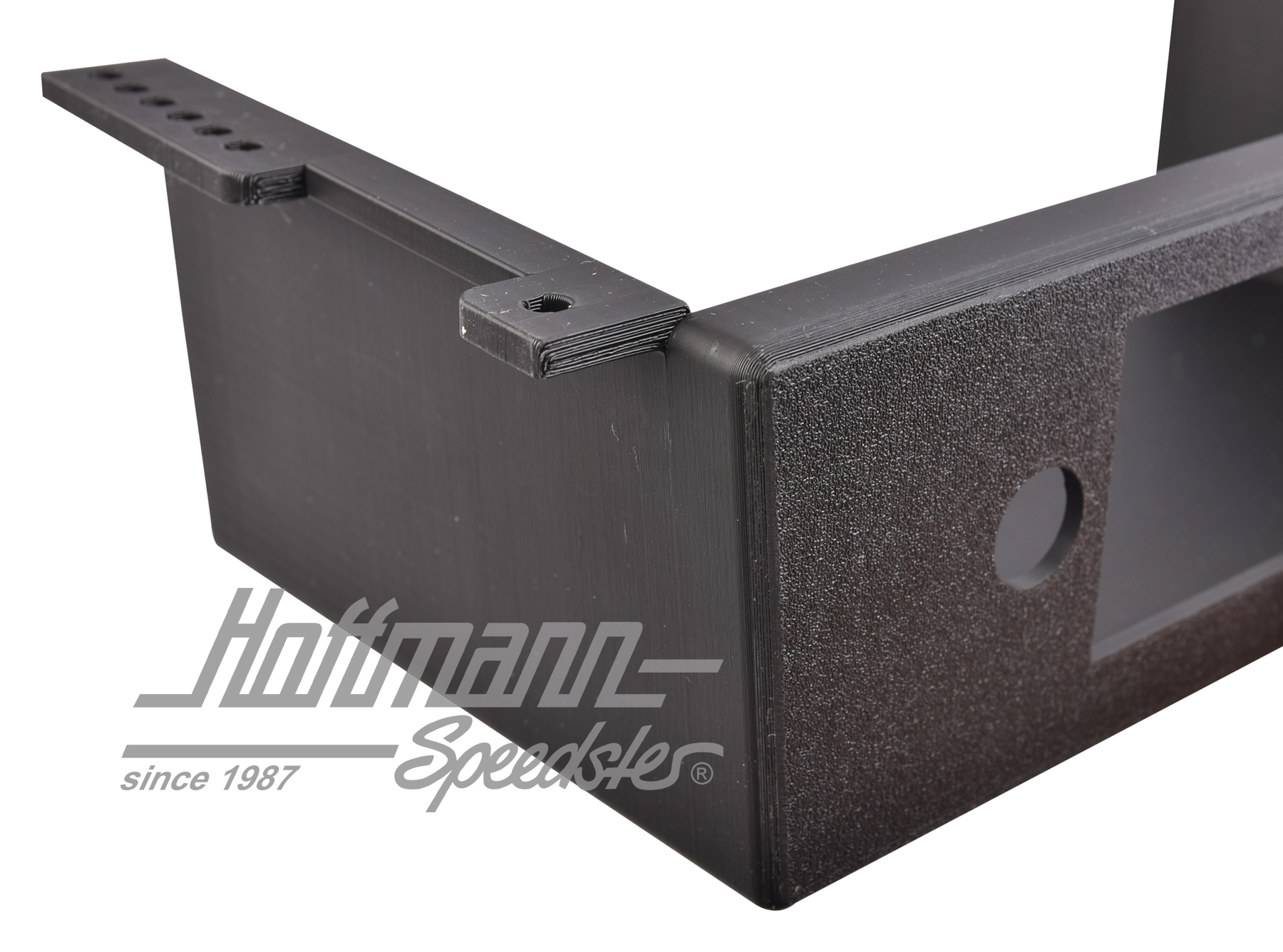 Consola de radio, debajo del salpicadero                                                            